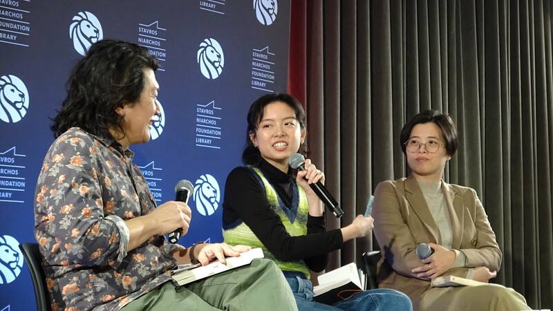 「臺灣漫遊錄」作者楊双子（右）與英文版譯者金翎（中）出席在紐約公共圖書館舉行的講