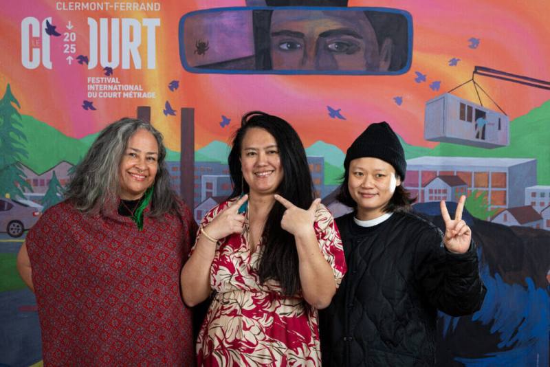 「男孩奇幻夜」為台美合製的電影短片，入圍第47屆法國克萊蒙費宏影展並獲得「國際評審特別提及獎」。照片左起為美方製作人Tracy Rector、導演陳潔瑤、台方製作人陳怡辰。（法國克萊蒙費宏影展提供）