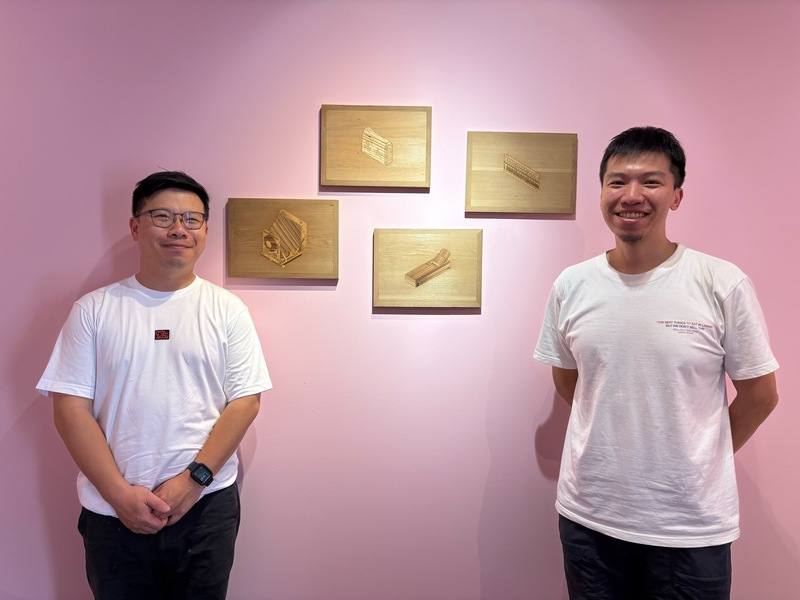 泰國藝文界年度設計盛事曼谷設計週2月8日至23日登場，「台灣設計師連線」第一次參與曼谷設計週，帶來嘉義特色工藝。左為「台灣設計師連線」執行統籌邱乾珉，右為企劃總監林孟頡。