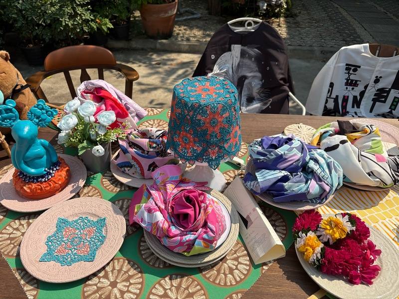 曼谷設計週2月8日至23日登場，台灣設計師郭俞霈集結來自泰國、馬來西亞、印尼和台灣的設計師作品，在曼谷一處老宅做出花園野餐氛圍。