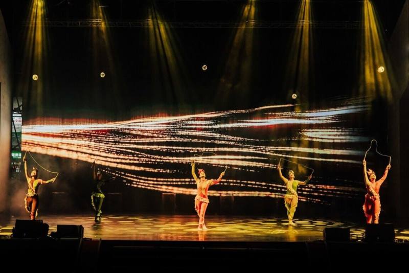 紙風車台灣鄉村卡車藝術工程由RC文化藝術基金會與紙風車文教基金會共同發起，28日晚間將到嘉義縣鹿草圓山宮巡演，攜手舞鈴劇場帶來「海洋之心」，呈現精彩的扯鈴技藝演出。（嘉義縣政府提供）