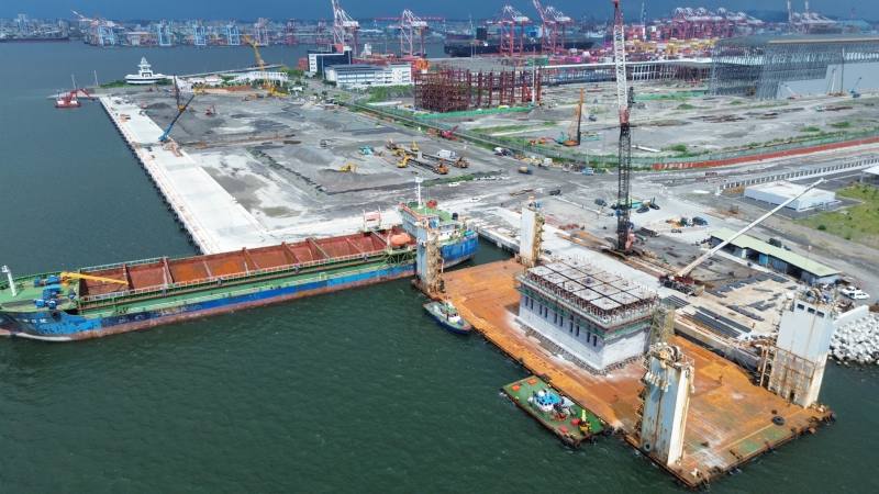 高雄港A6碼頭護岸及新生地填築工程施工照片