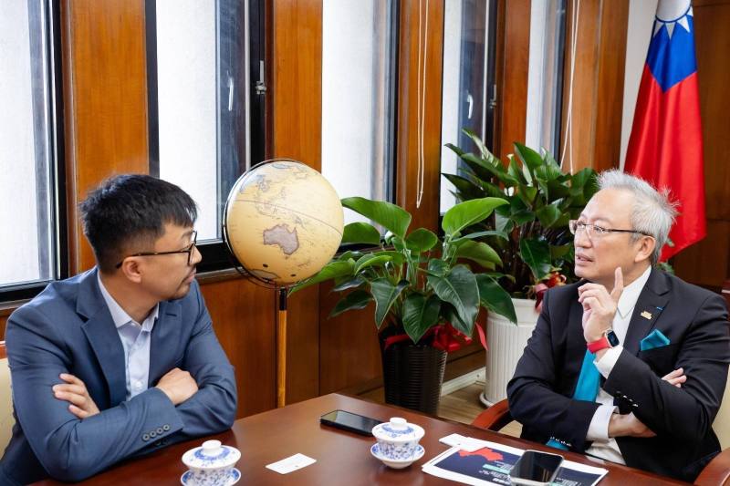 外交部政務次長吳志中接受《反攻》（Counteroffensive）雜誌專訪，呼籲全球民主國家重視台灣是國際合作中重要的平等夥伴。