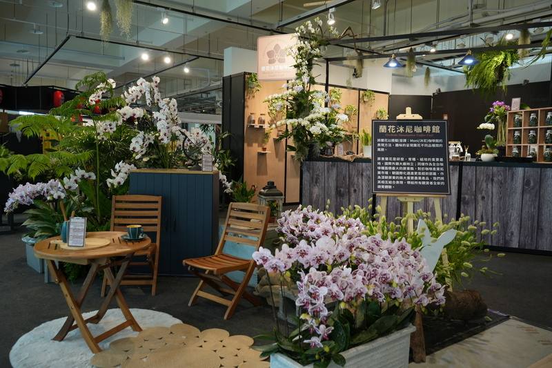 屏東縣政府農業處19日說明，屏東農業物產館接下來將會整年度正常營運，並規劃月月有活動，2至3月為蘭花主題展，2樓展示多種蘭花