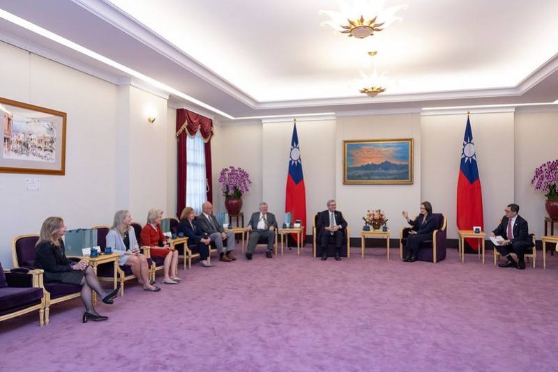 副總統接見加拿大聯邦參議員併「哈利法克斯台北論壇」美國學者訪問團