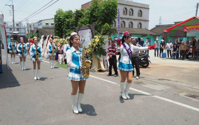 草屯大眾女子樂團全台跑透透，服務喪家，圓滿每一場生命禮儀