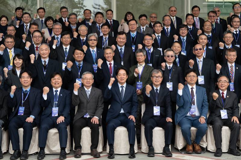 總統與出席貴賓合影