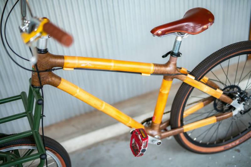 喜歡將竹與跨領域結合的林家宏，與花蓮巧手的師傅合作，做出以竹管為主要結構的腳踏車