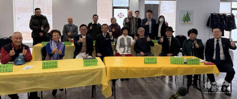 駐多倫多辦事處處長梁毅鵬與多倫多臺灣人社團聯誼會各社團負責人合照