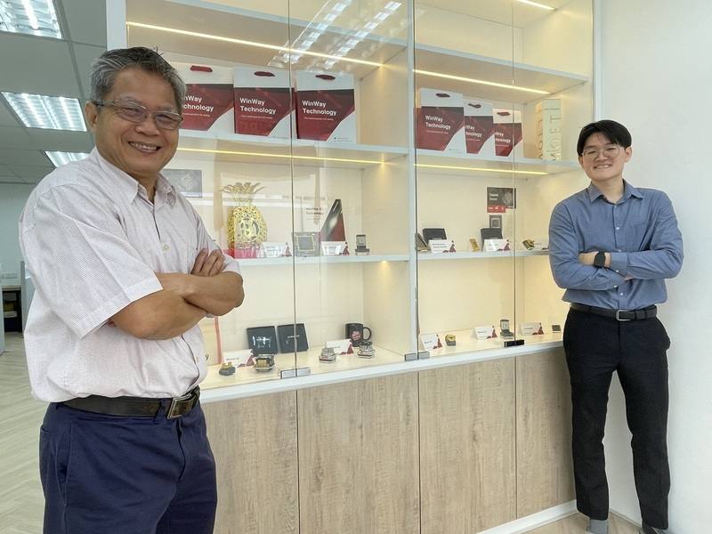 測試介面廠穎崴看好馬來西亞和東南亞發展潛力，已在檳城當地設業務及技術服務中心，搶攻國際半導體客戶。圖左為穎崴歐亞業務部東南亞區業務經理CC Tan，右為業務工程師Alex Tan