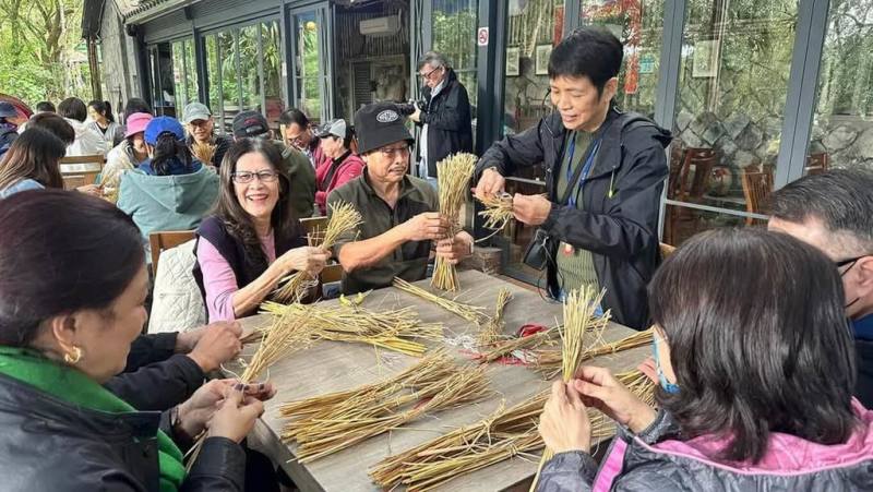 新北市淡水區滬尾休閒農業區推動「里山」精神，主張「共耕、共好、共饗」的友善耕作環境，其中天空小品休閒農場推出各式DIY活動，供民眾體驗。（新北農業局提供）