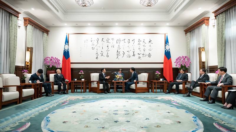 President Lai exchanges views with Japanese House of Representatives Member Tamaki Yuichiro.