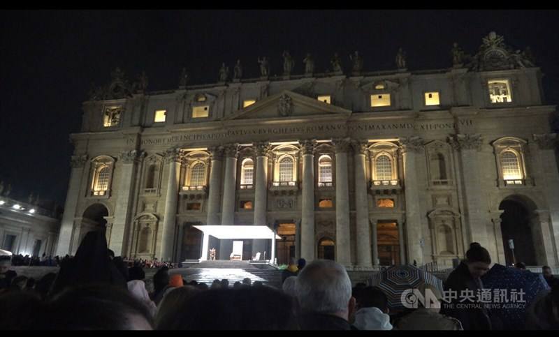 People gather in St. Peter's Square at the Vatican to join in a recitation of the Rosary for Pope Francis. CNA photo Feb. 25, 2025