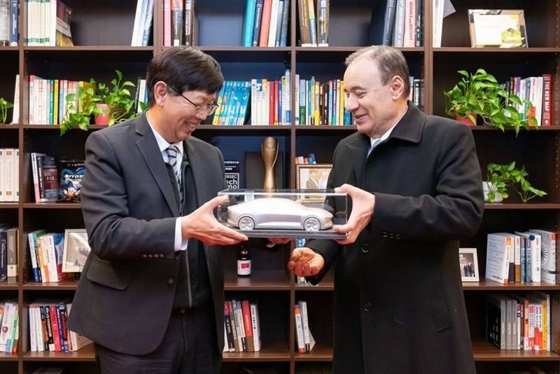 Hon Hai Chairman Young Liu (left). Photo courtesy of Hon Hai Technology Group