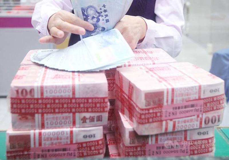 勞動基金113年收益大豐收，其中新制勞退基金收益近新台幣7000億元。（示意圖／中央社檔案照片）