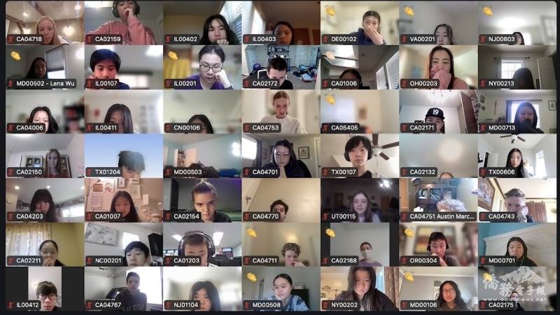 參與 AP 中文複習考試的部分學生合影，展現對學習中文的熱忱。