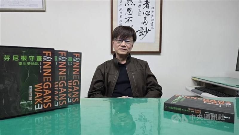 Taiwanese scholar Liang Sun-chieh, who finished the first full-length translation of "Finnegans Wake" in the Mandarin-speaking world, takes an interview with CNA in Taipei in late January. CNA file photo