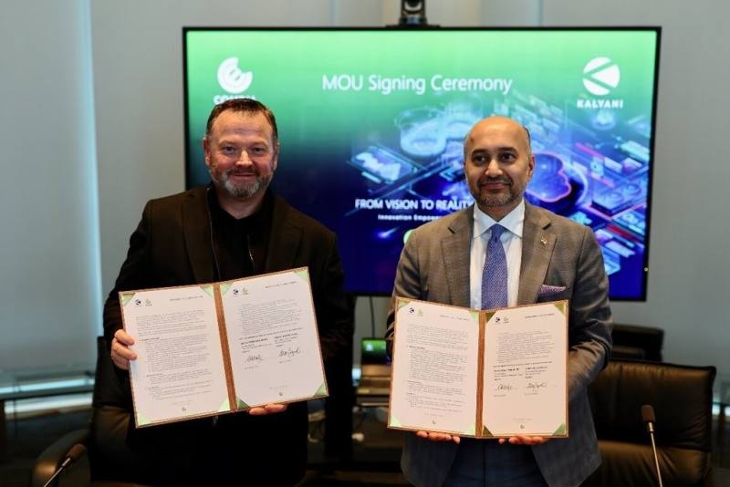 代工廠仁寶6日宣布與卡爾亞尼集團（Kalyani Group）電子部門簽訂合作備忘錄，在印度市場推出先進伺服器在地製造解決方案，左起為仁寶總經理伯納多羅（Anthony Peter Bonadero）、卡爾亞尼集團旗下巴拉特鍛造Bharat Forge副主席卡雅尼（Amit Kalyani）。（仁寶提供）
