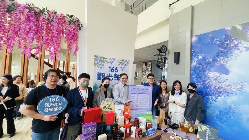 2025紫藤花季擴大增加至166觀光軸線11家民宿參與，以及週末限定花現紫藤下市集