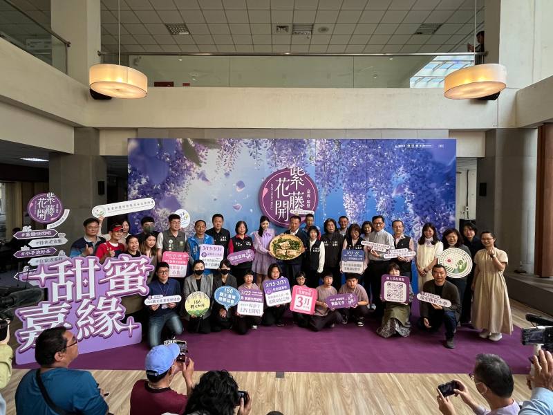 2025紫藤花季登場記者會現場人員合影留念