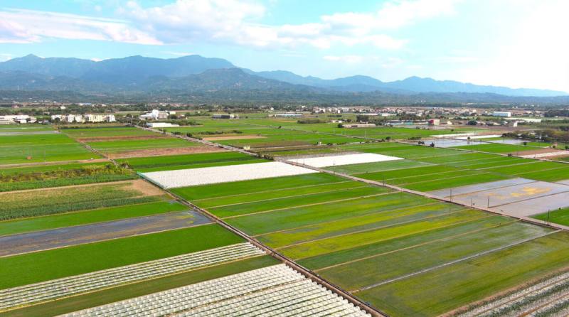 行政院已核定民國114到117年為期4年的「農地重劃區基礎建設升級計畫」預算共新台幣78億元，將用於修復提升規格及擴增農地重劃區上。（農業部提供）