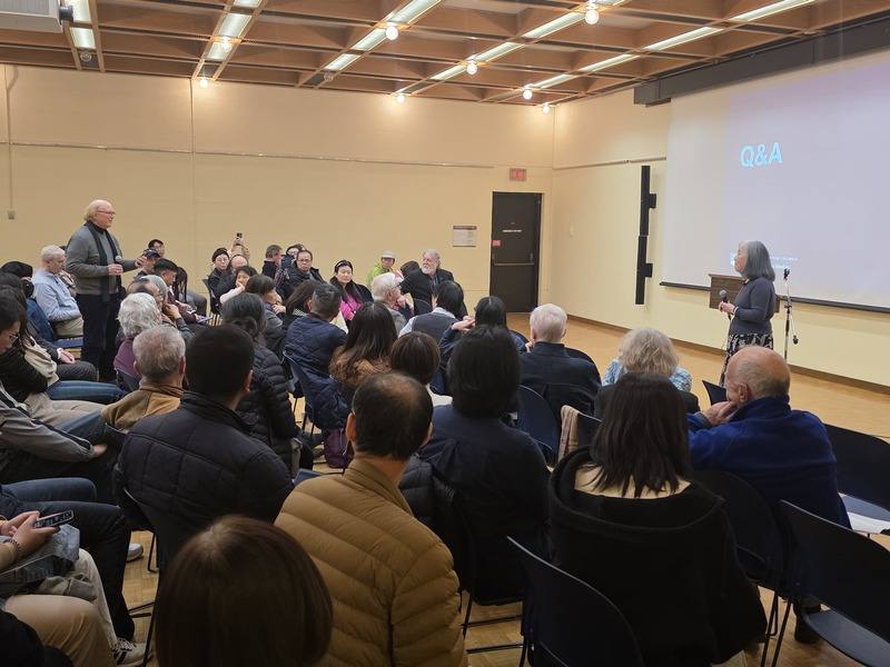 加拿大英屬哥倫比亞大學（UBC）亞洲學系教授丘慧芬6日以「台灣民主和人文傳統」為題發表演講，許多聽眾熱烈提問，不少人批評中國極權專政