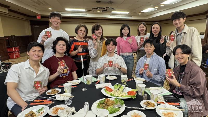 蕭蓓如致贈總統府賀歲紅包給臺灣留學生