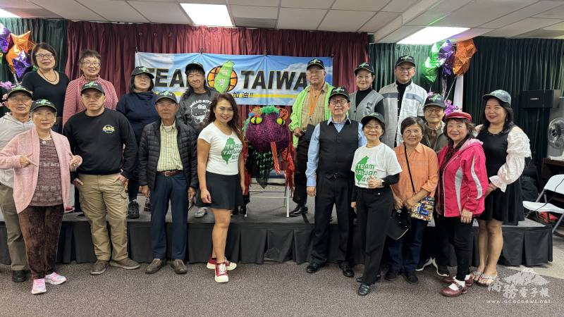 Team Taiwan挺臺灣遊行義工團隊與打頭陣的金蛇