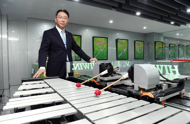 上銀董事長卓文恒對中央社記者表示，上銀與國際人形機器人廠商接洽，關鍵元件準備就緒，上銀今年積極布局歐洲半導體設備客戶爭取新單