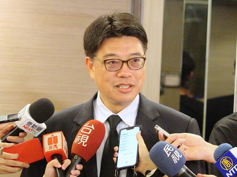 台灣藝人於中國大陸個人社群微博頁面轉發央視「台灣必歸」貼文，陸委會主委邱垂正嚴厲譴責這一行徑，並呼籲立刻停止損害國家主權作為