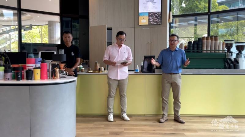 西澳臺灣商會會長林彥均（右）開場致詞，主辦人西澳臺灣商會副會長陳明璟（中），La Veen Coffee創辦人廖律凱（左）