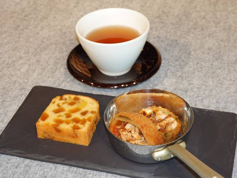 東京國際食品展11至14日在東京國際展示場舉行，外貿協會10在東京舉辦展前大型記者會，特別與當地酒店合作，精選台灣經典美食與農產，製作3款特色美食－香酥多層的夜市小吃蔥抓餅、鳳梨磅蛋糕，以及清香甘甜的東方美人茶，介紹台灣優良農產品