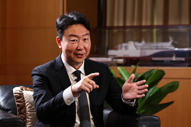 交通部長陳世凱接受中央社專訪時指出，行人在斑馬線被撞傷或撞死是「國恥」，因此將啟動修法加嚴車輛不停讓行人的處罰