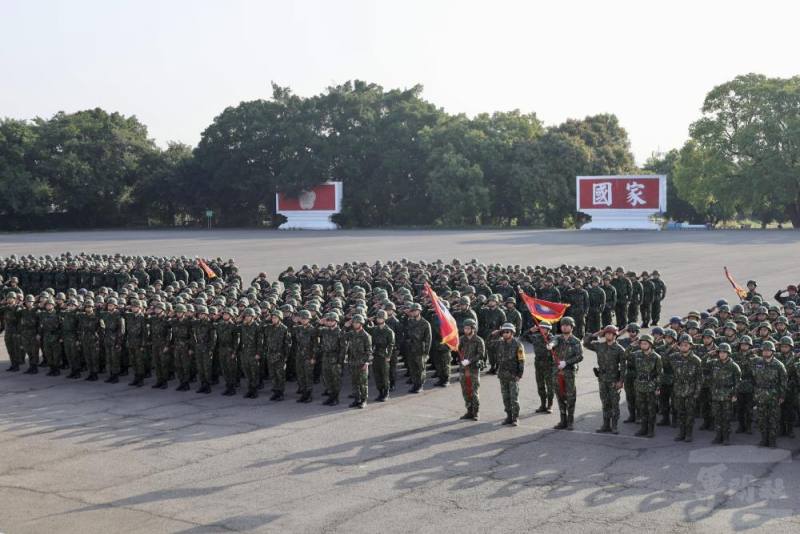 陸軍步兵302旅日前舉行常備兵役軍事訓練役218梯開訓典禮。（陸軍第十軍團提供）