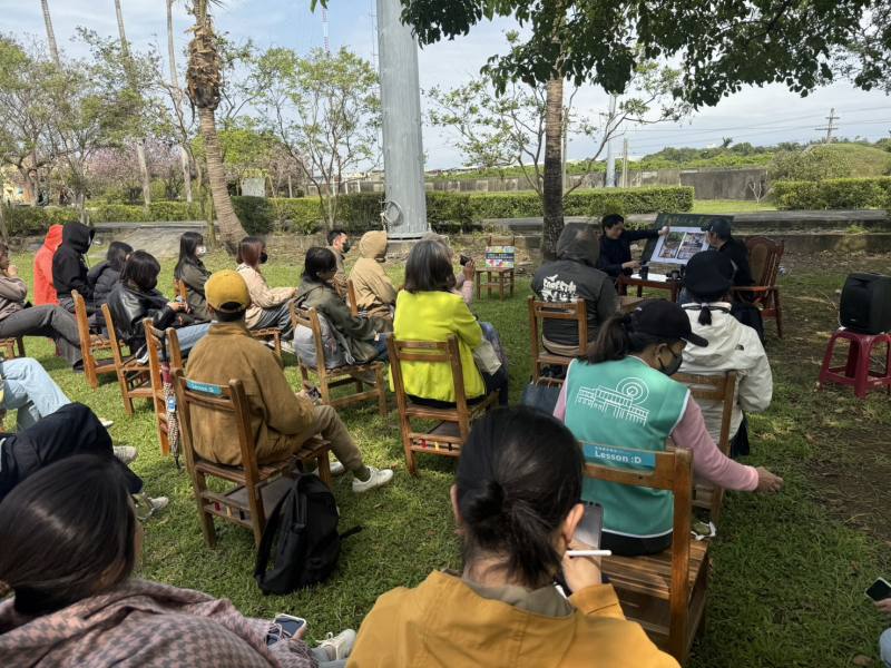 「漫遊以上‧穿越未滿」對談吸引許多對歷史建築有興趣的民眾聆聽。(Rti)