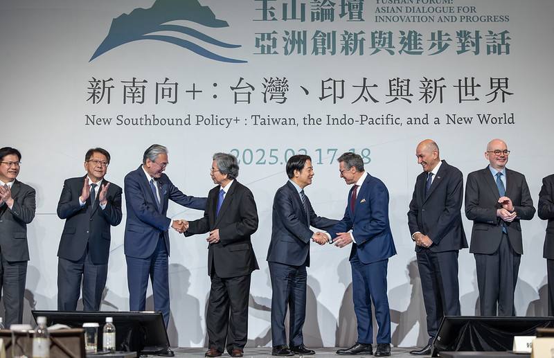 President Lai Ching-te shakes hands with former Prime Minister of Denmark and Alliance of Democracies Foundation Chairman Anders Fogh Rasmussen.