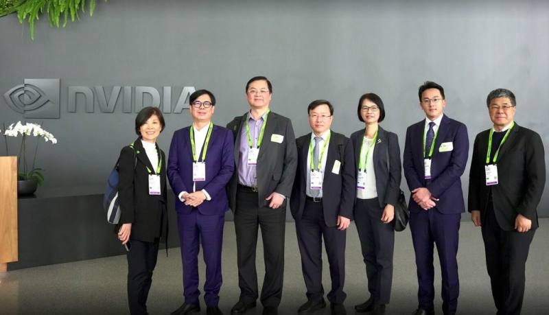 高雄市長陳其邁（左2）台灣時間18日率副市長羅達生（左3）、經發局長廖泰翔（右2）等市府團隊訪問輝達（NVIDIA）全球總部，與AI計畫副總裁會面，討論智慧大高雄主權AI計畫的進展與合作機會。團隊19日將參加GTC大會重頭戲、輝達執行長黃仁勳主題演講。（高雄市經發局提供）