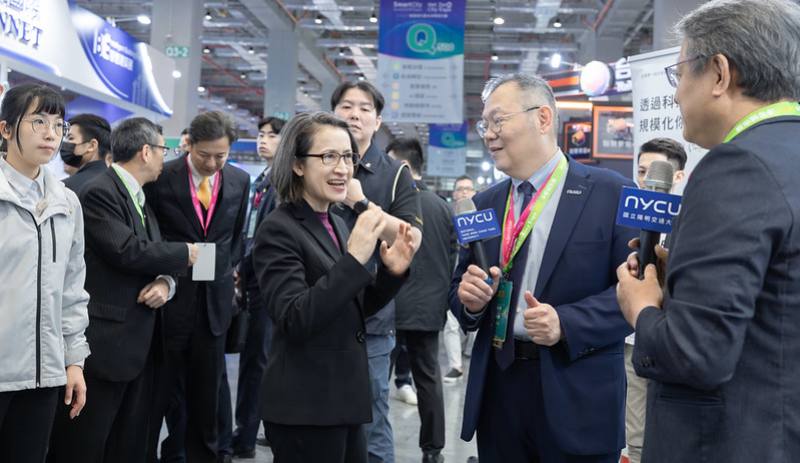 副總統參觀「2025智慧城市展暨淨零城市展」