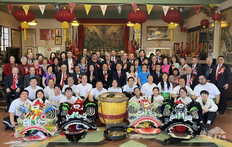 羅省龍岡親義公所春季祭祖典禮貴賓合影留念