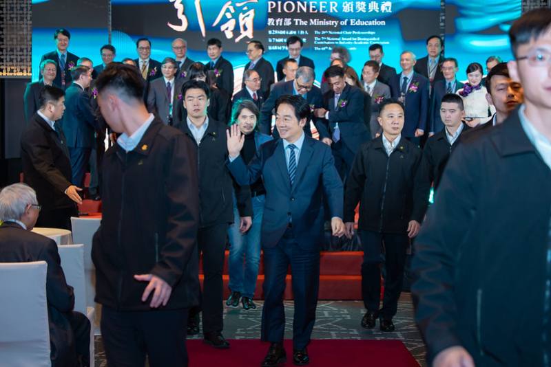 總統出席「第28屆國家講座主持人、第7屆國家產學大師獎暨第68屆學術獎頒奬典禮」