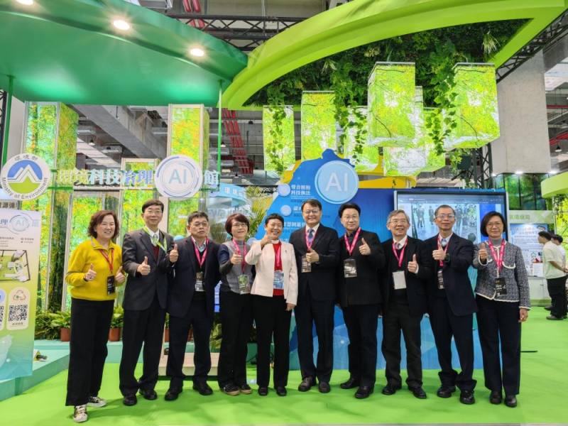 施文真次長率環境部同仁共同邀請民眾一起來環境部「環境科技治理AI館」