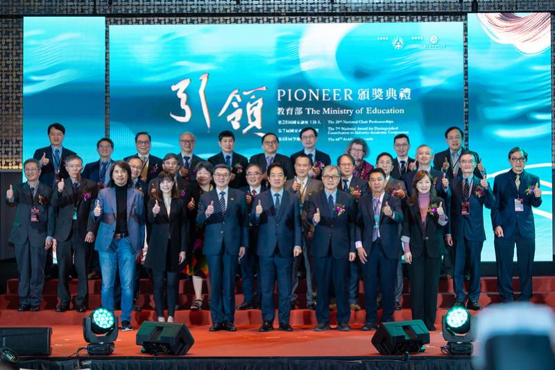 賴清德總統17日下午出席「第28屆國家講座主持人、第7屆國家產學大師獎暨第68屆學術獎頒奬典禮」