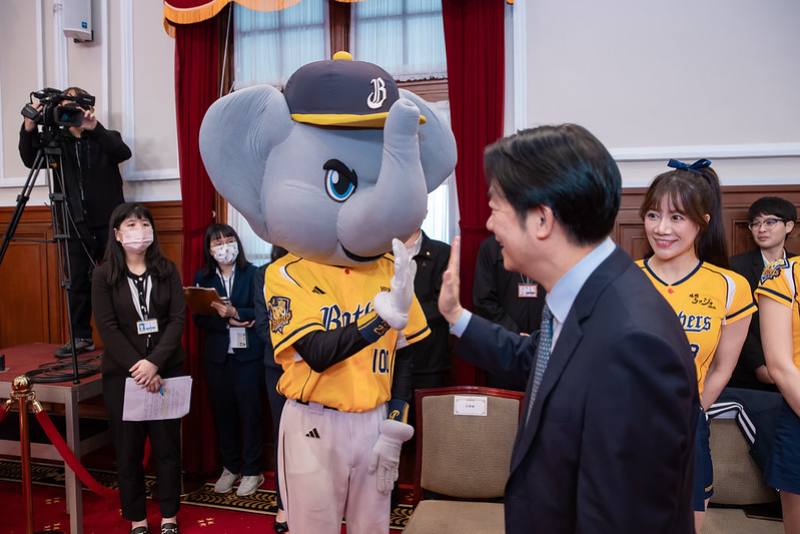 賴清德總統18日上午偕同蕭美琴副總統接見「2024年中華職棒總冠軍中信兄弟球隊」