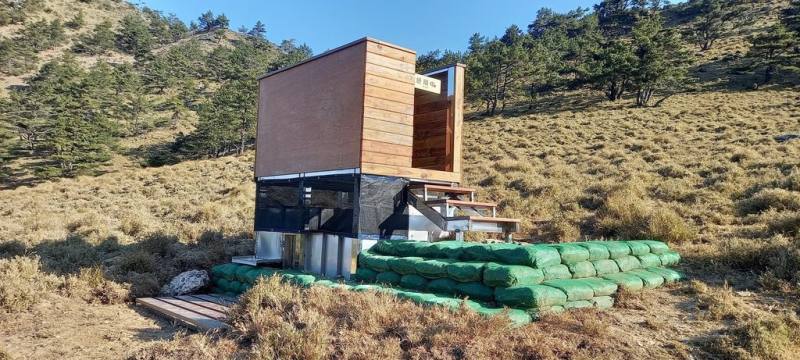 玉山國家公園管理處改善轆轆谷、塔芬谷、拉庫音溪避難山屋，增設炊煮區，也改良乾式生態廁所，減少臭味、可供更多人使用。圖為轆轆谷山屋廁所。（玉山國家公園管理處提供）
