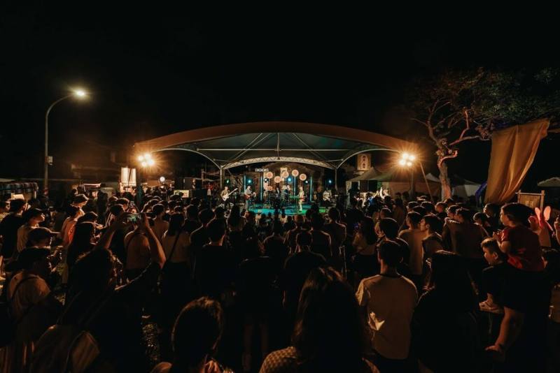 2025高雄文資月將登場，串連黃埔新村、台灣鳳梨工場、原愛國婦人會館、鳳儀書院等，策劃演唱會、講座、走讀、市集等逾50場活動。圖為2024高雄眷村嘉年華舉辦情形。（高雄市文化局提供）