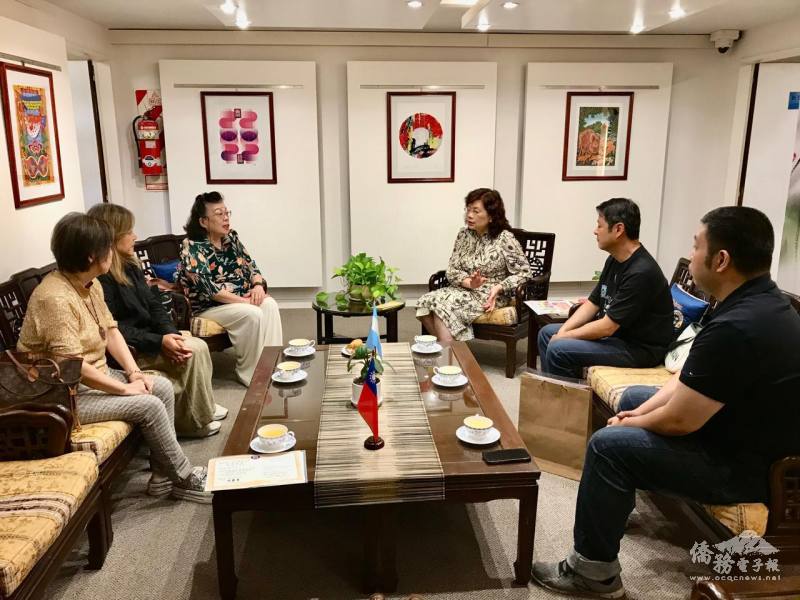 阿根廷國際傑人會拜會駐阿根廷大使謝妙宏(右3)