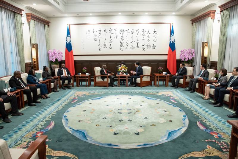 President Lai exchanges views with St. Kitts and Nevis Minister of Foreign Affairs Denzil Douglas.