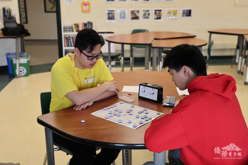 練習象棋除了有益於智力發展之外，更能提升對中文字的了解