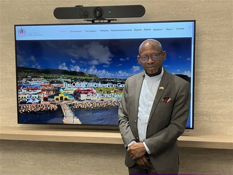 Saint Kitts and Nevis Foreign Minister Denzil L. Douglas speaks with reporters in Taipei.