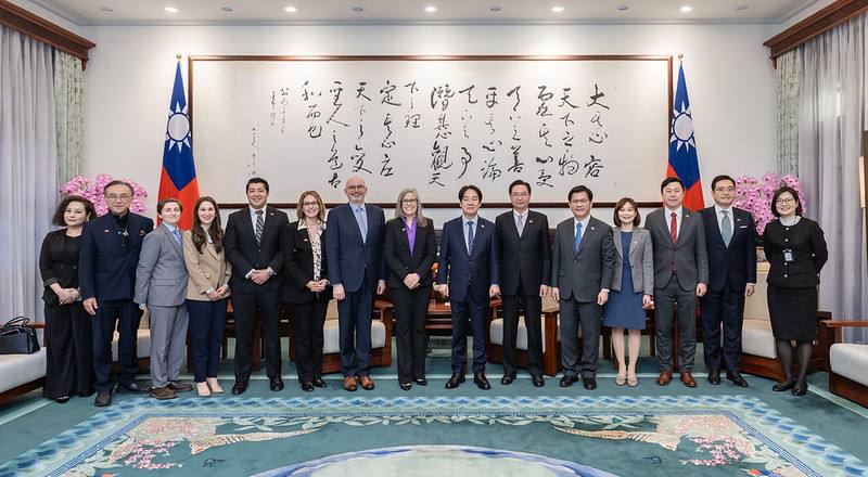 President Lai poses for a group photo with a delegation led by Arizona Governor Katie Hobbs.